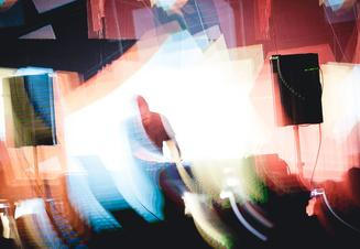 Com Truise (5)