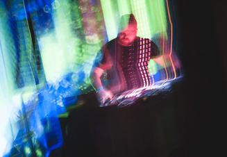 Com Truise (4)