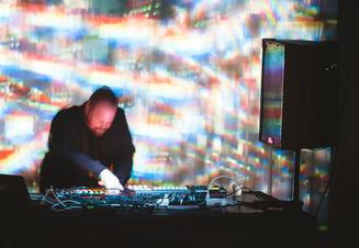 Com Truise (3)