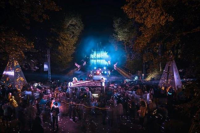 fullmoonzine.cz