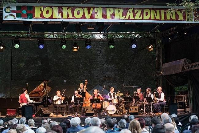 fullmoonzine.cz