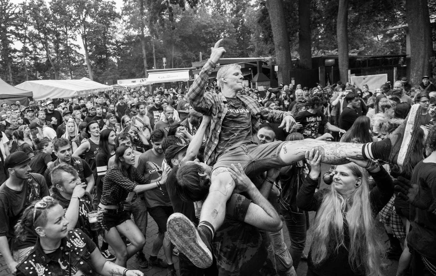 summer-punk-party-risk-it-00002