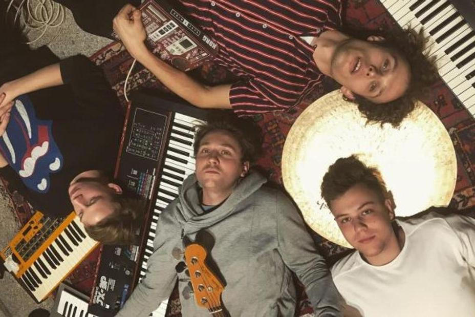 fullmoonzine.cz