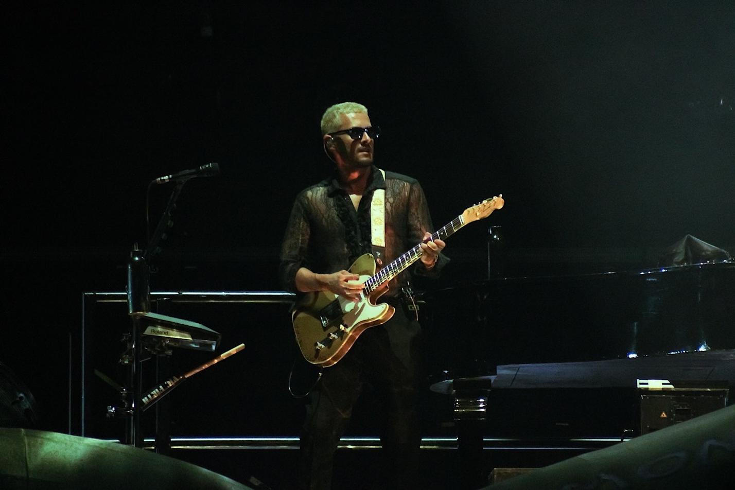 SAM_SMITH_GUITARIST (1)
