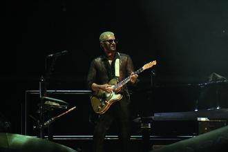 SAM_SMITH_GUITARIST (1)