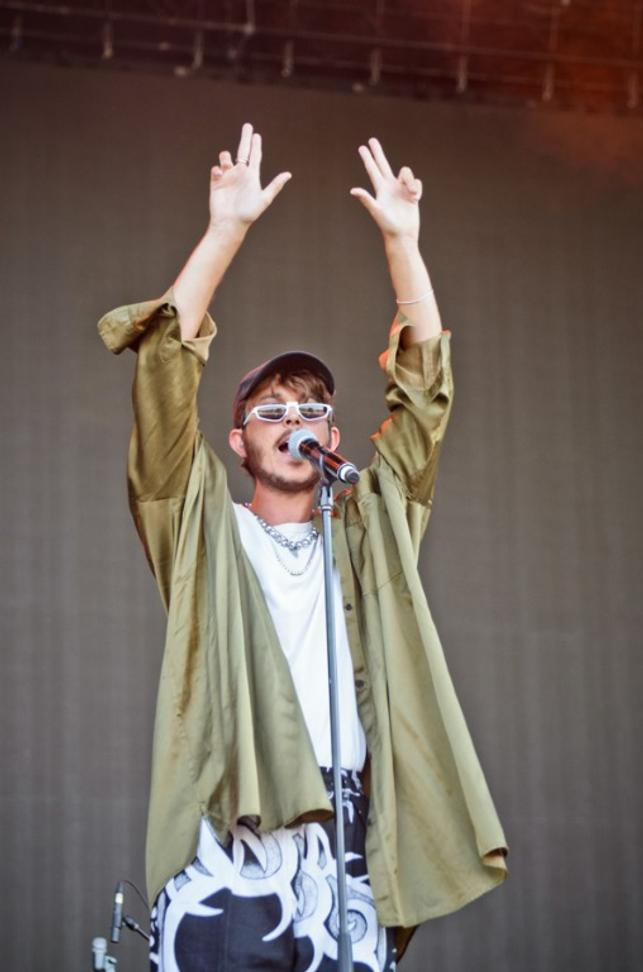 8526 Oscar and the Wolf