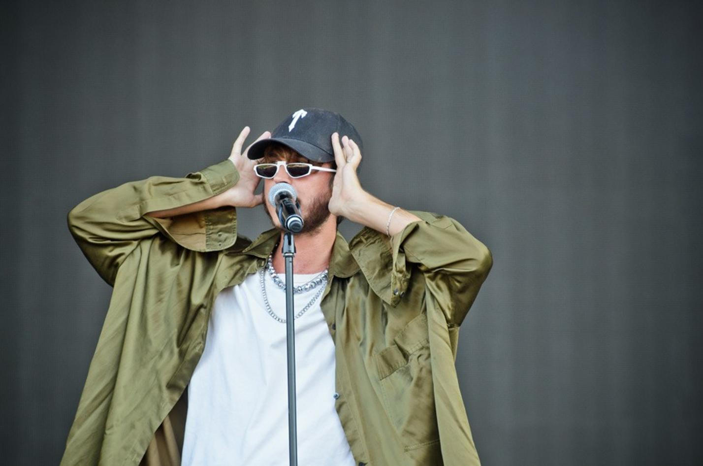 8534 Oscar and the Wolf