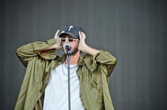 8534 Oscar and the Wolf