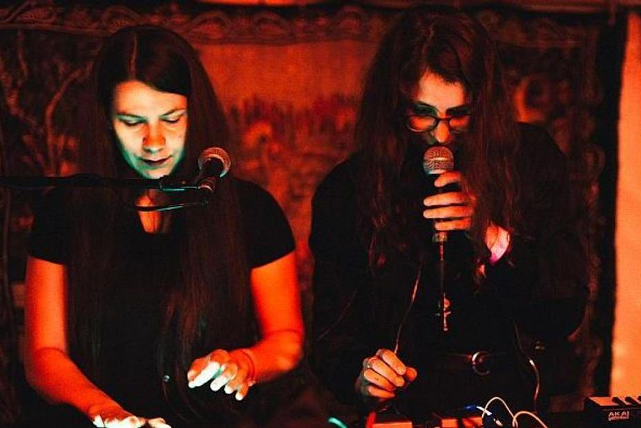 fullmoonzine.cz