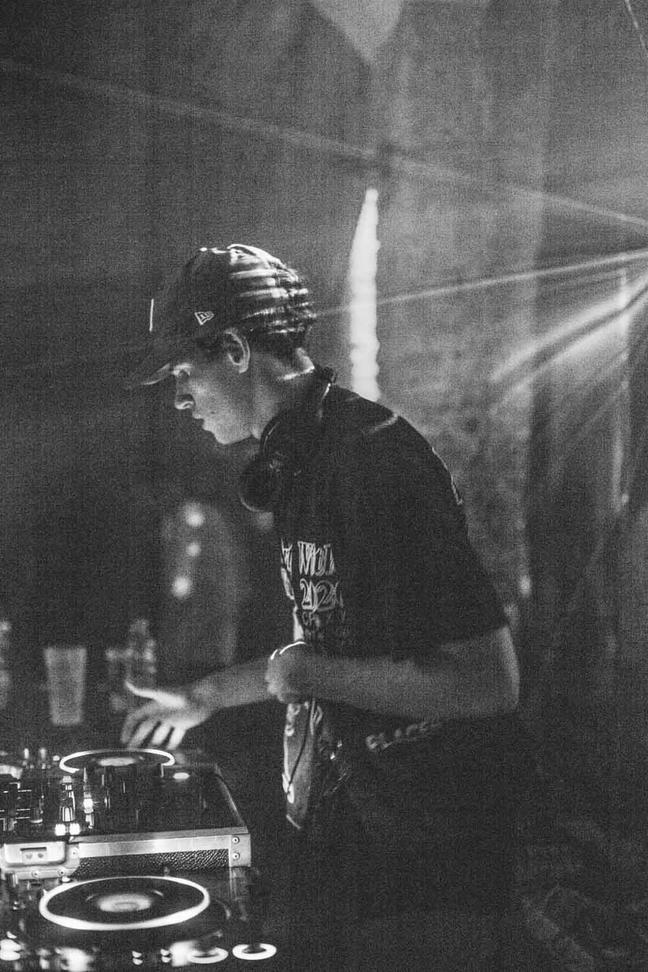 dj_de