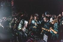 veni_crowd