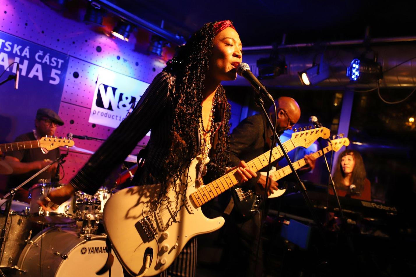 11_judith_hill