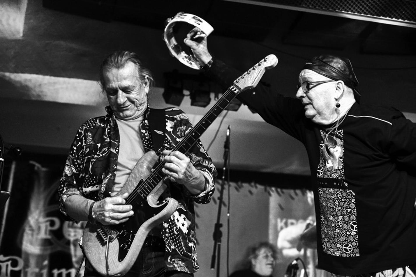 ThePrimitivesGroup-0825