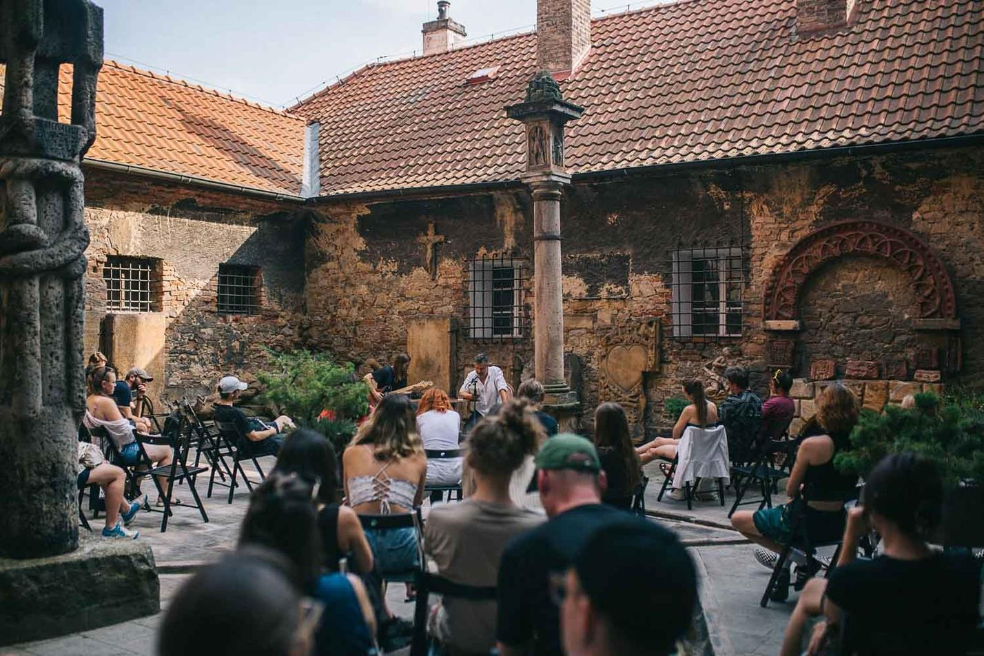 Mnišský dvoreček a lapidárium