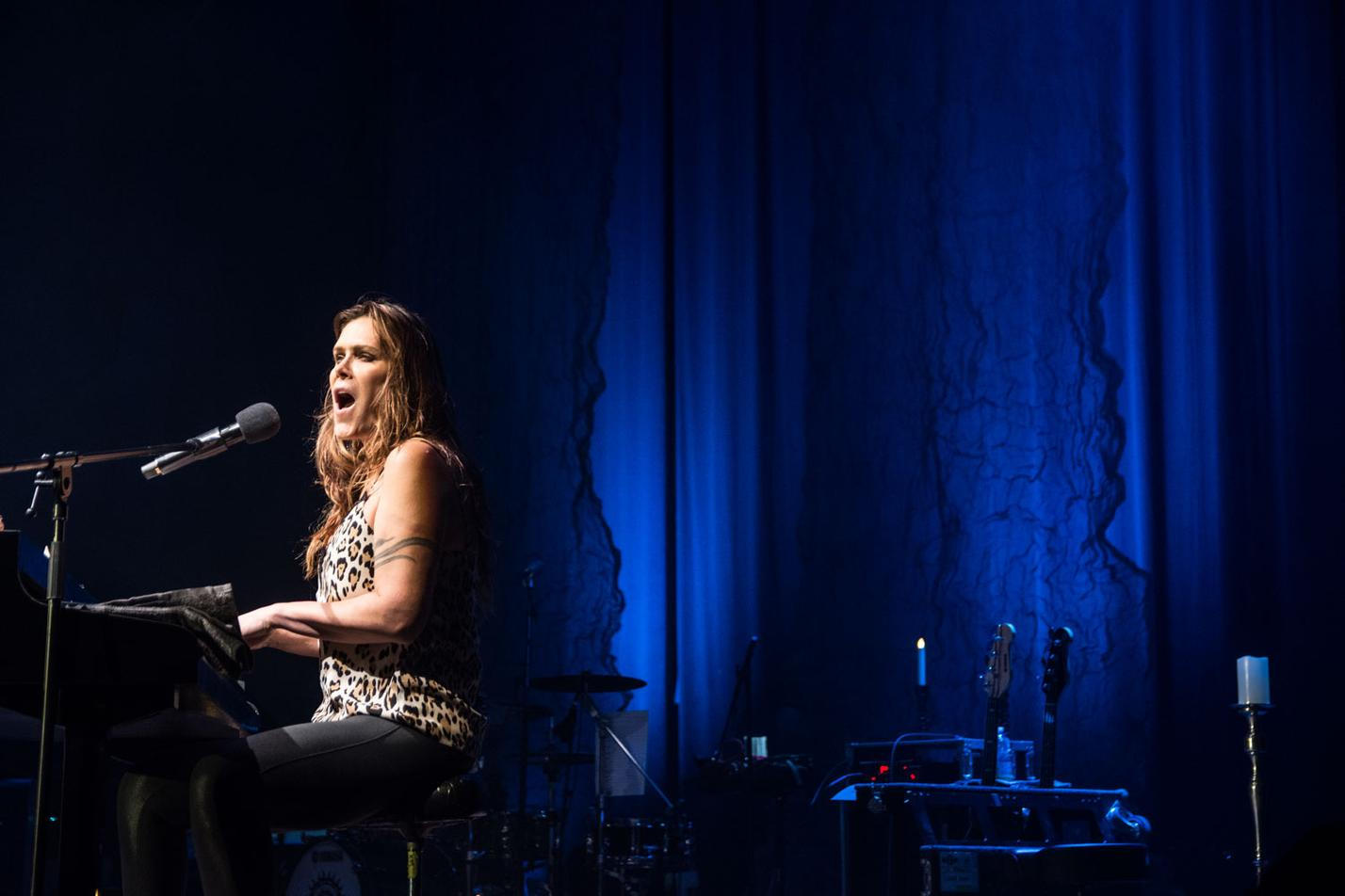 BETH HART01
