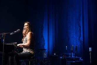 BETH HART01