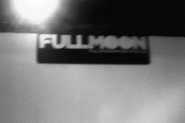 01_full_moon-90130009