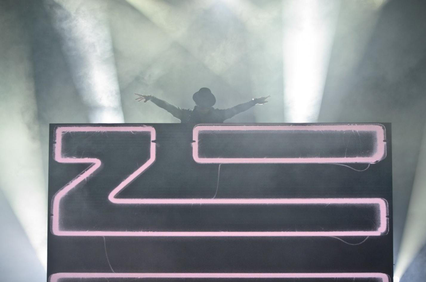 9852 ZHU
