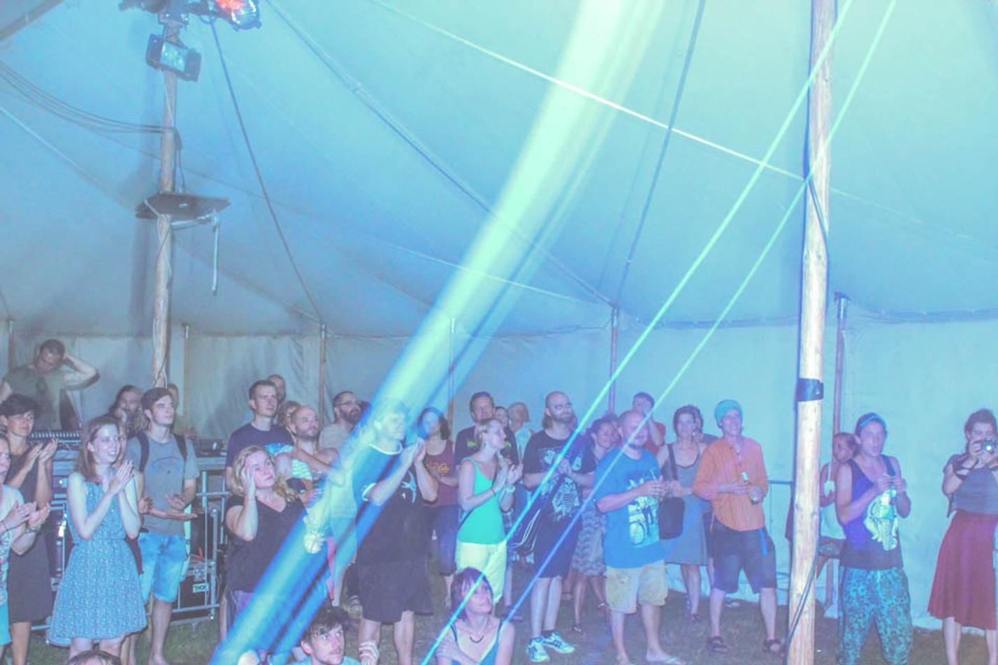 Načeva & Karaoke Tundra & DJ Five Průvan v hlavě, Open Air Program 2016, Hradec Králové (6)
