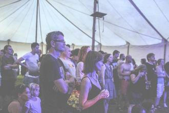 Načeva & Karaoke Tundra & DJ Five Průvan v hlavě, Open Air Program 2016, Hradec Králové (7)