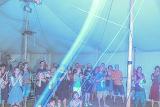 Načeva & Karaoke Tundra & DJ Five Průvan v hlavě, Open Air Program 2016, Hradec Králové (6)