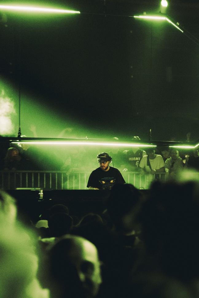 13_Dj Boring