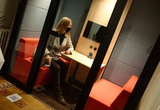 2_silent_room
