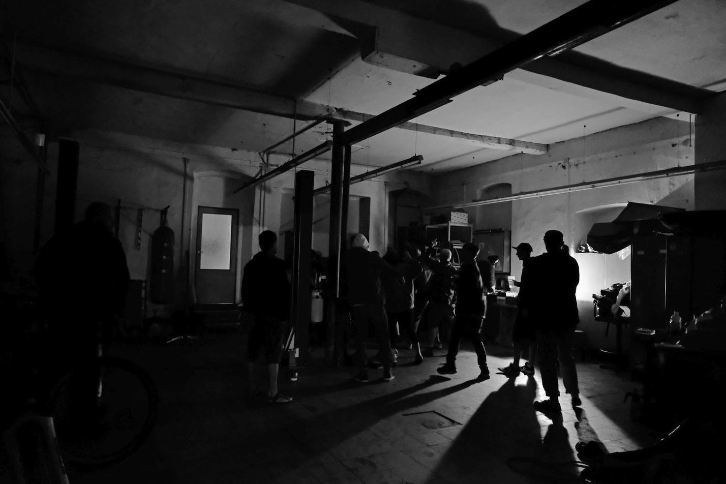 19 techno stage v garáži