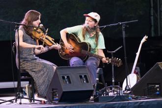 Nora Brown a Stephanie Coleman