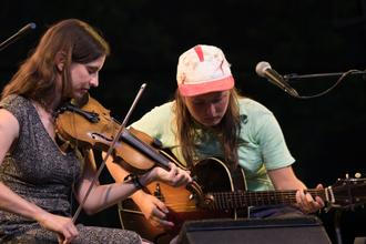 Nora Brown a Stephanie Coleman