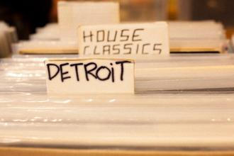 05 Aj Detroit.