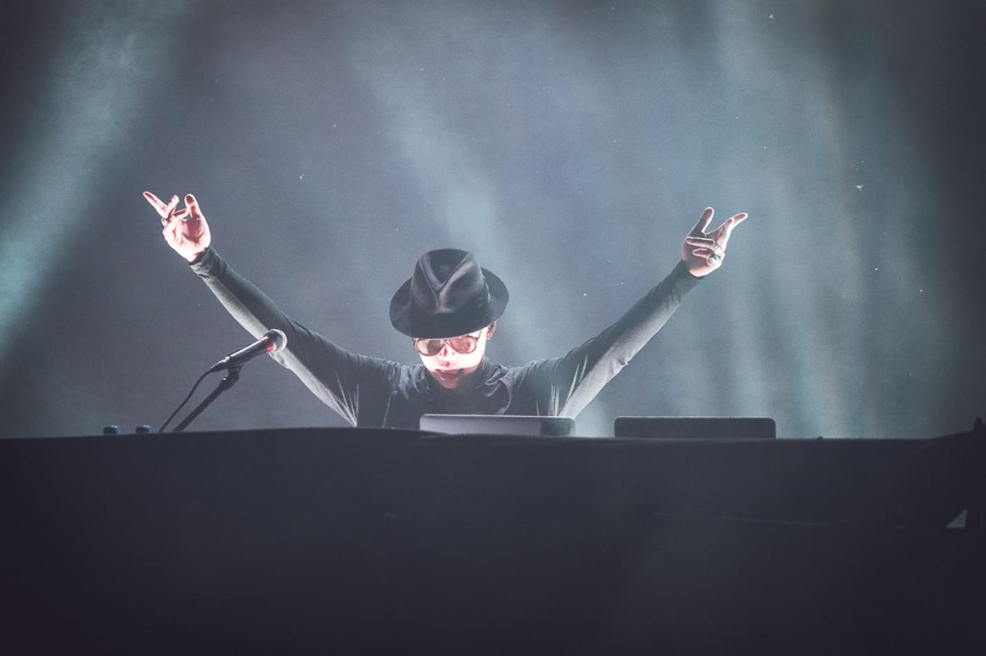 16_ZHU