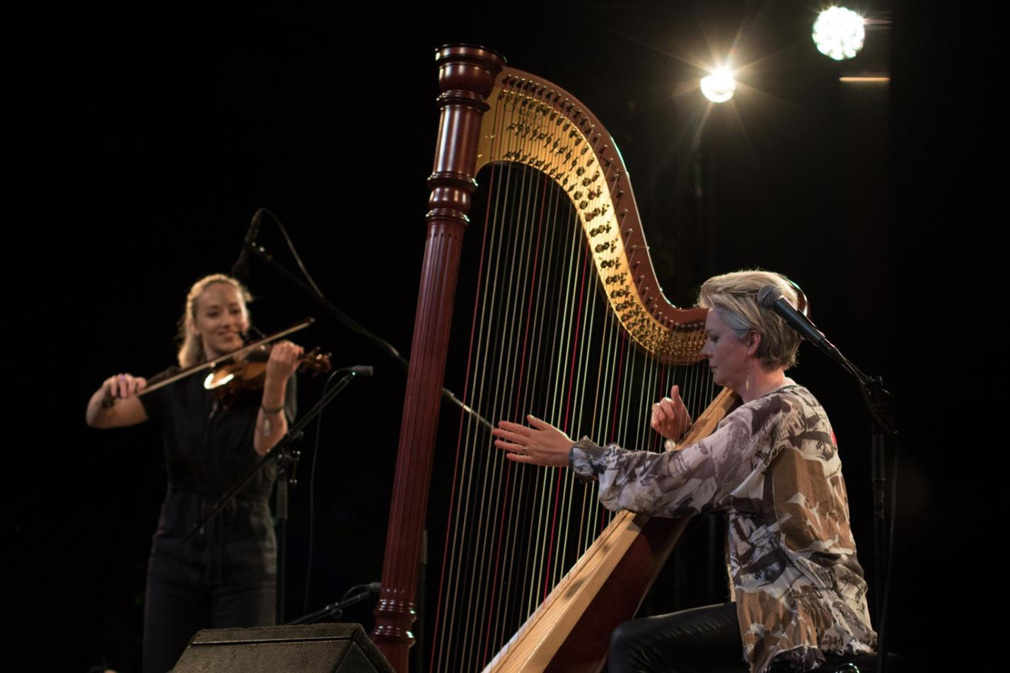 Catrin Finch a Aoife Ní Bhriain
