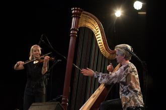 Catrin Finch a Aoife Ní Bhriain