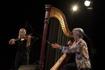 Catrin Finch a Aoife Ní Bhriain