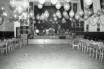 Mir_podium_zacatek_90_let