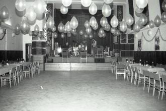 Mir_podium_zacatek_90_let