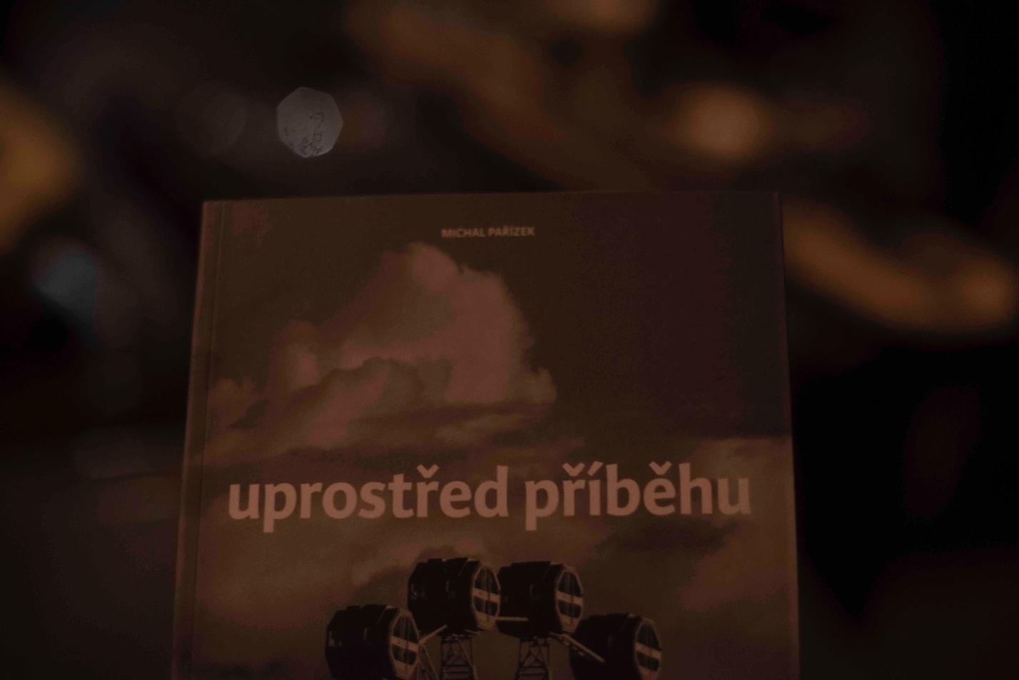 24_uprostred_pribehu