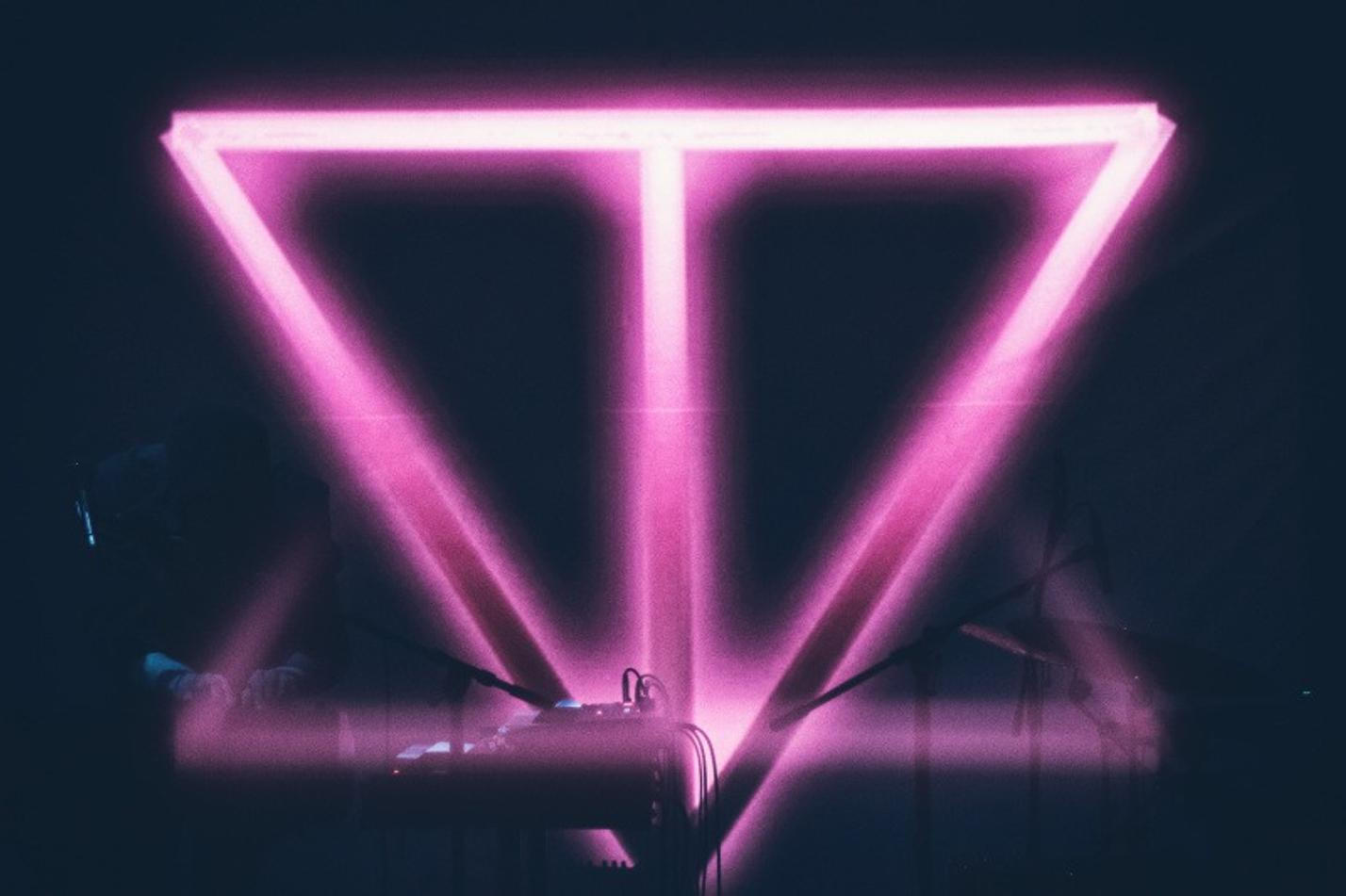 Ton Tron (3)