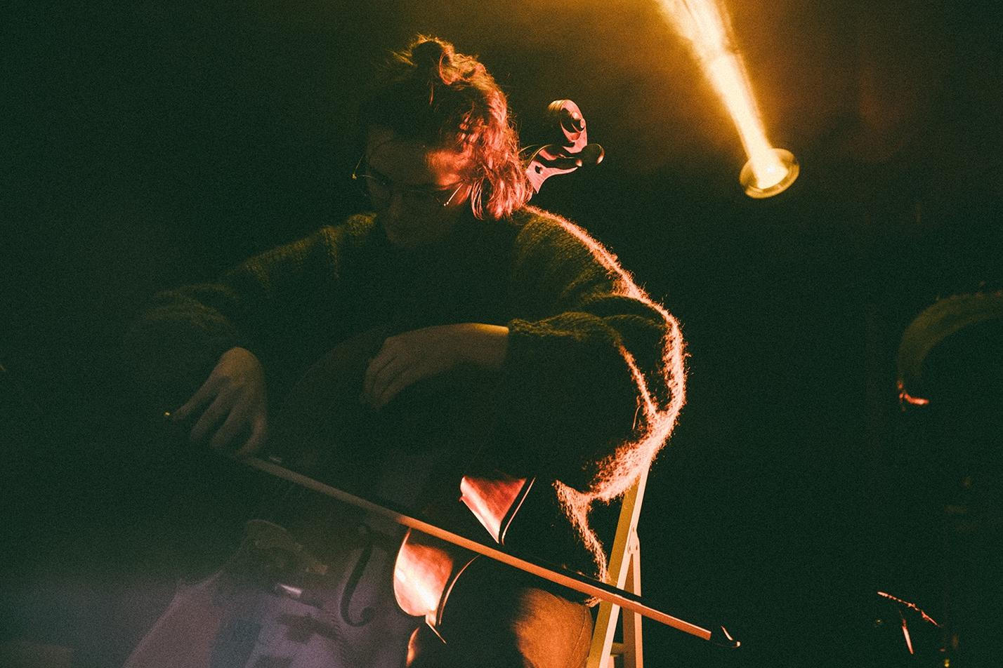 Kalle with the acoustic band