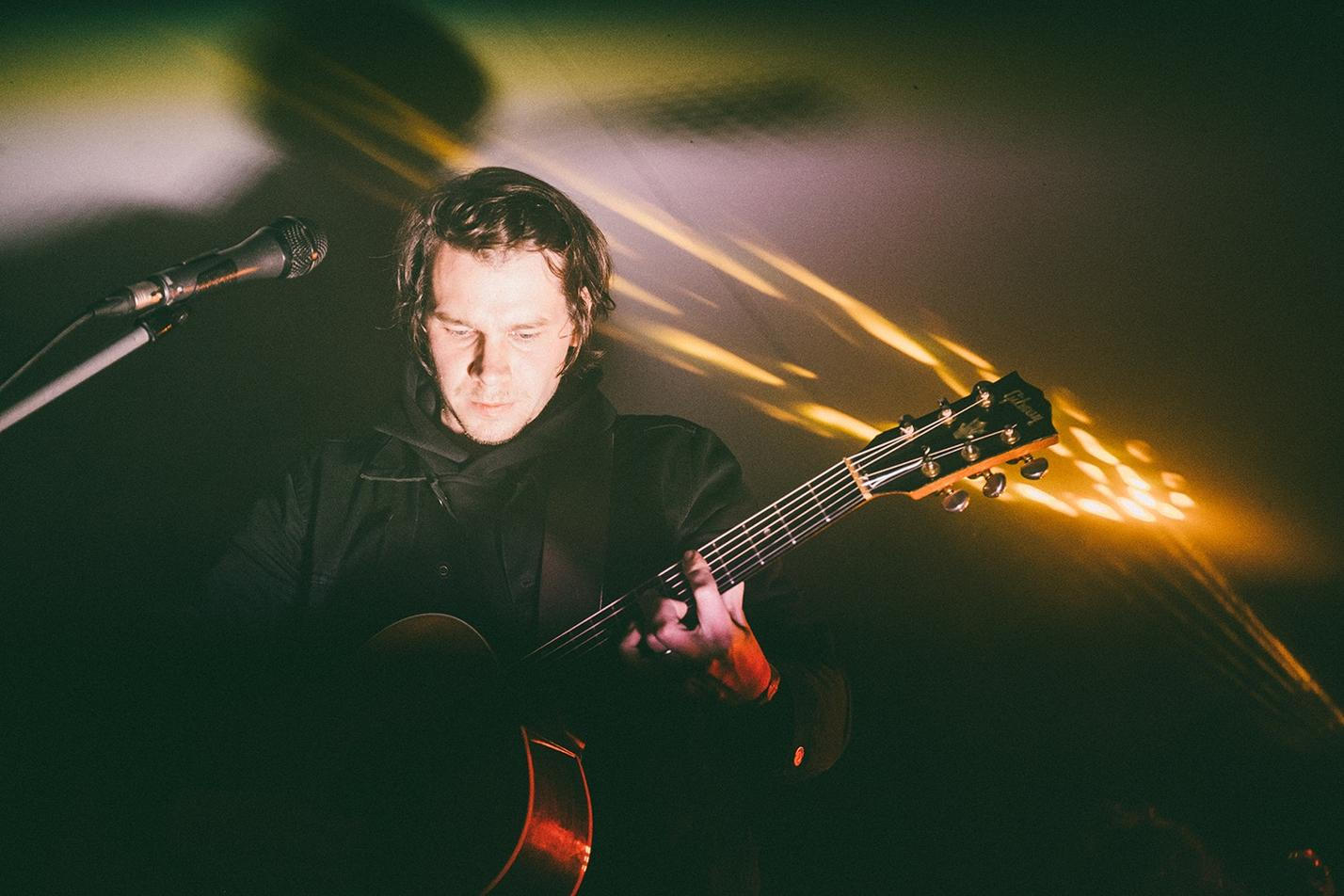 Kalle with the acoustic band