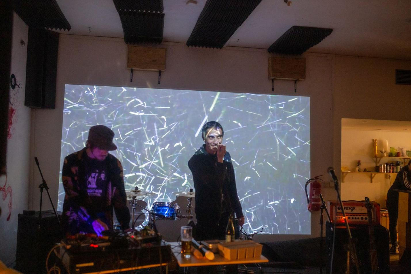 Resin Orban meets Teh(A)nu (2)