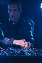 02_Cubix
