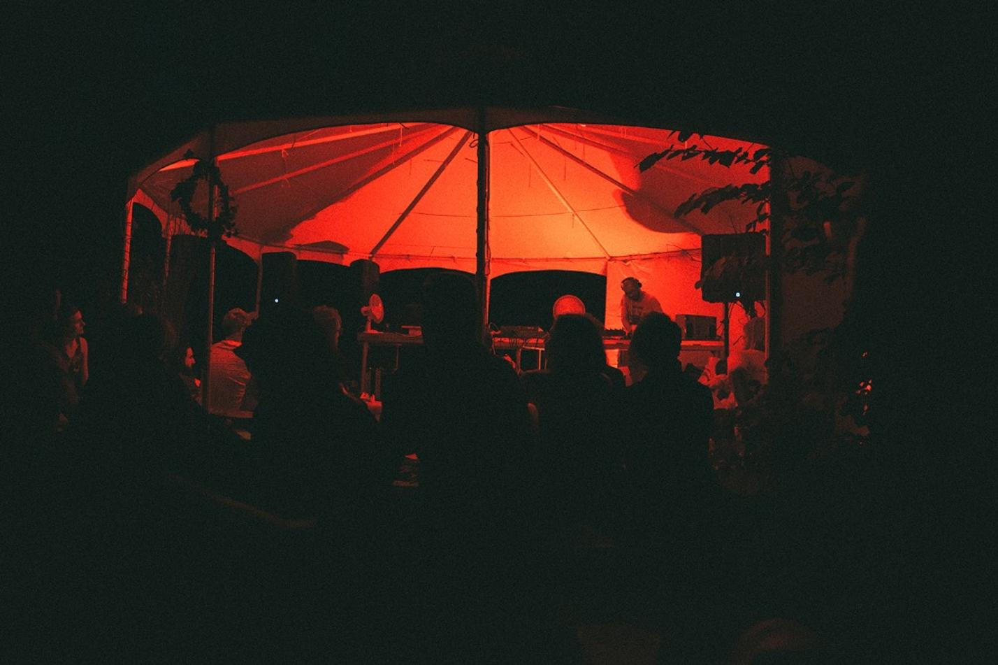 Antigravity stage