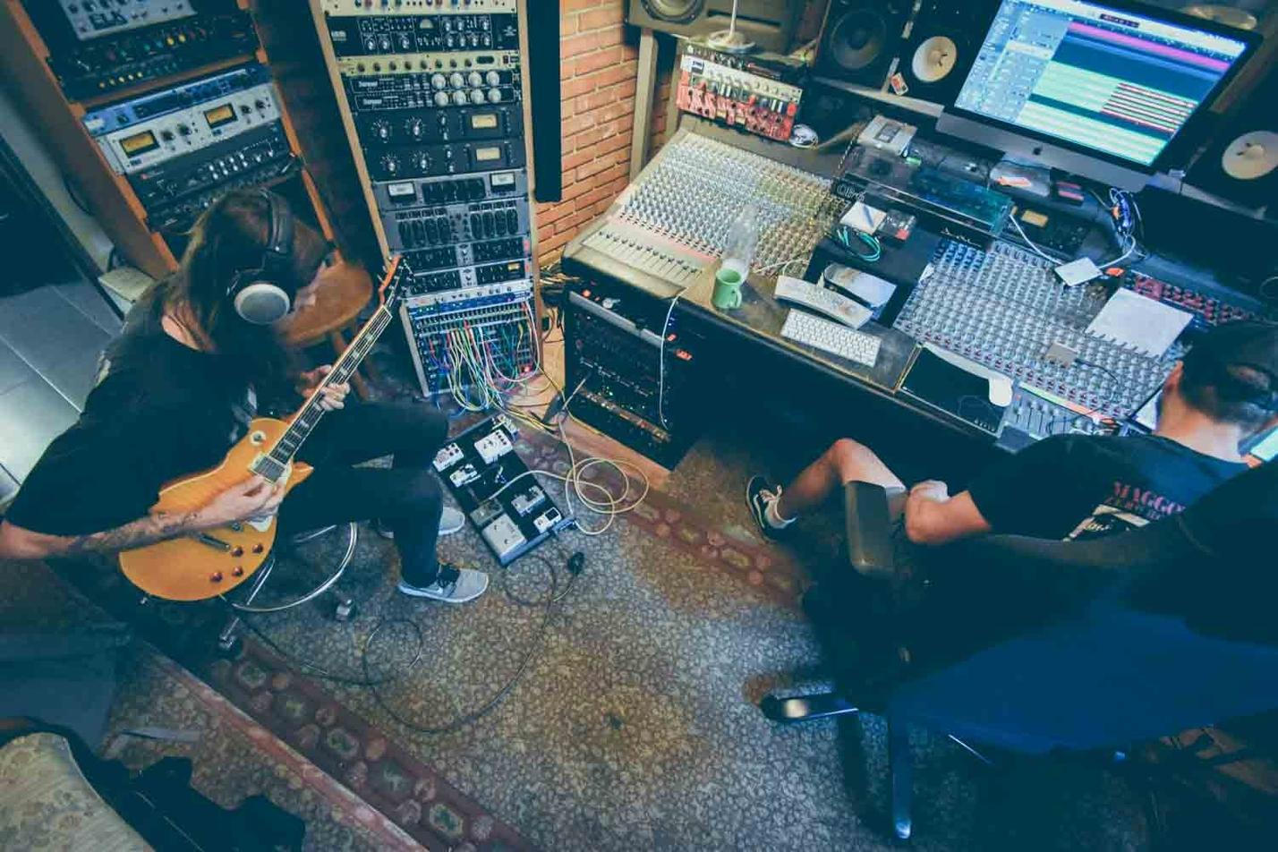 Acid Row ve studiu 9
