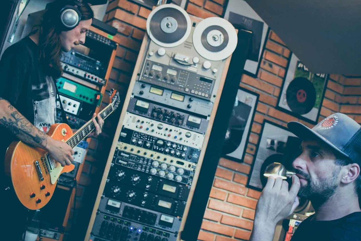 Acid Row ve studiu 7