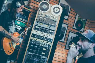 Acid Row ve studiu 7