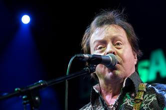 23-blues-alive-18-rick-derringer-band