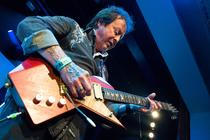 23-blues-alive-20-rick-derringer-band