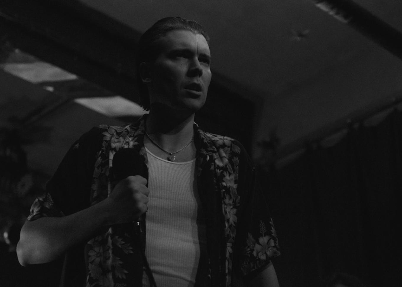 alex cameron-5